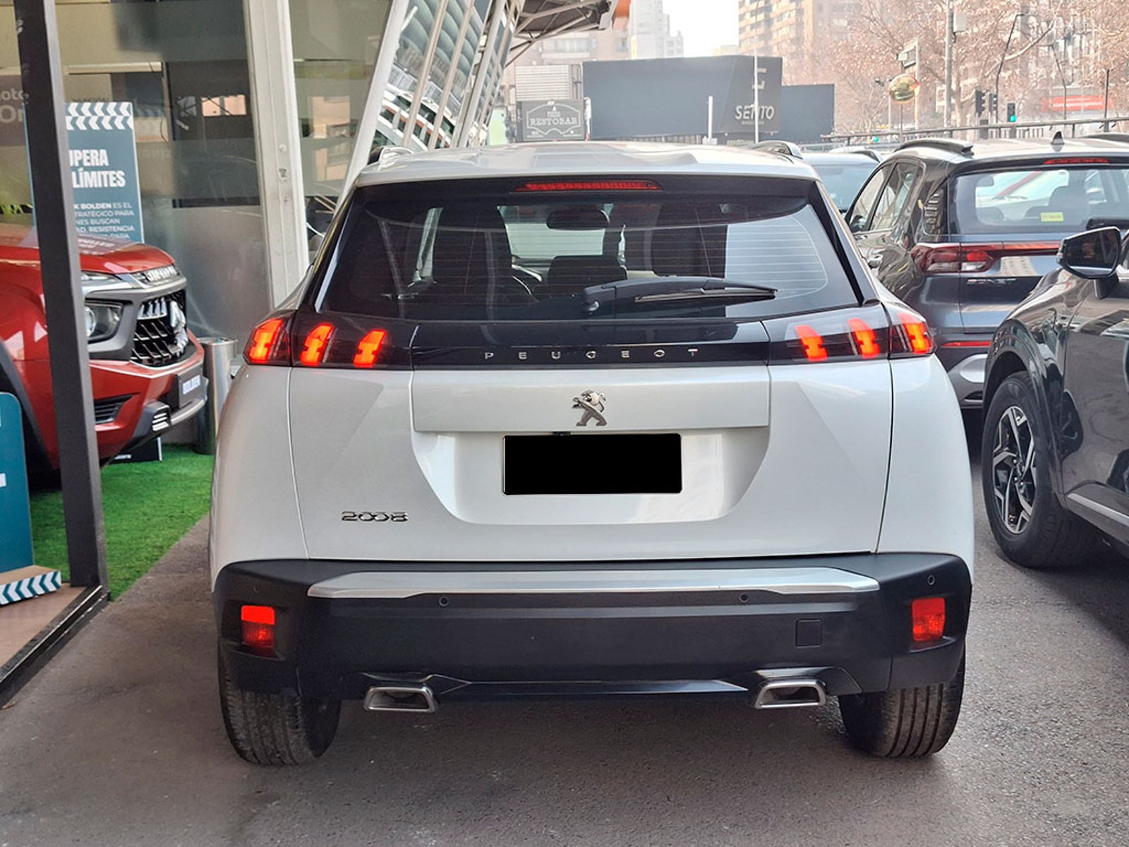 Peugeot 2008 1.2 ACTIVE PURETECH 2023 - Foto 5 de 20