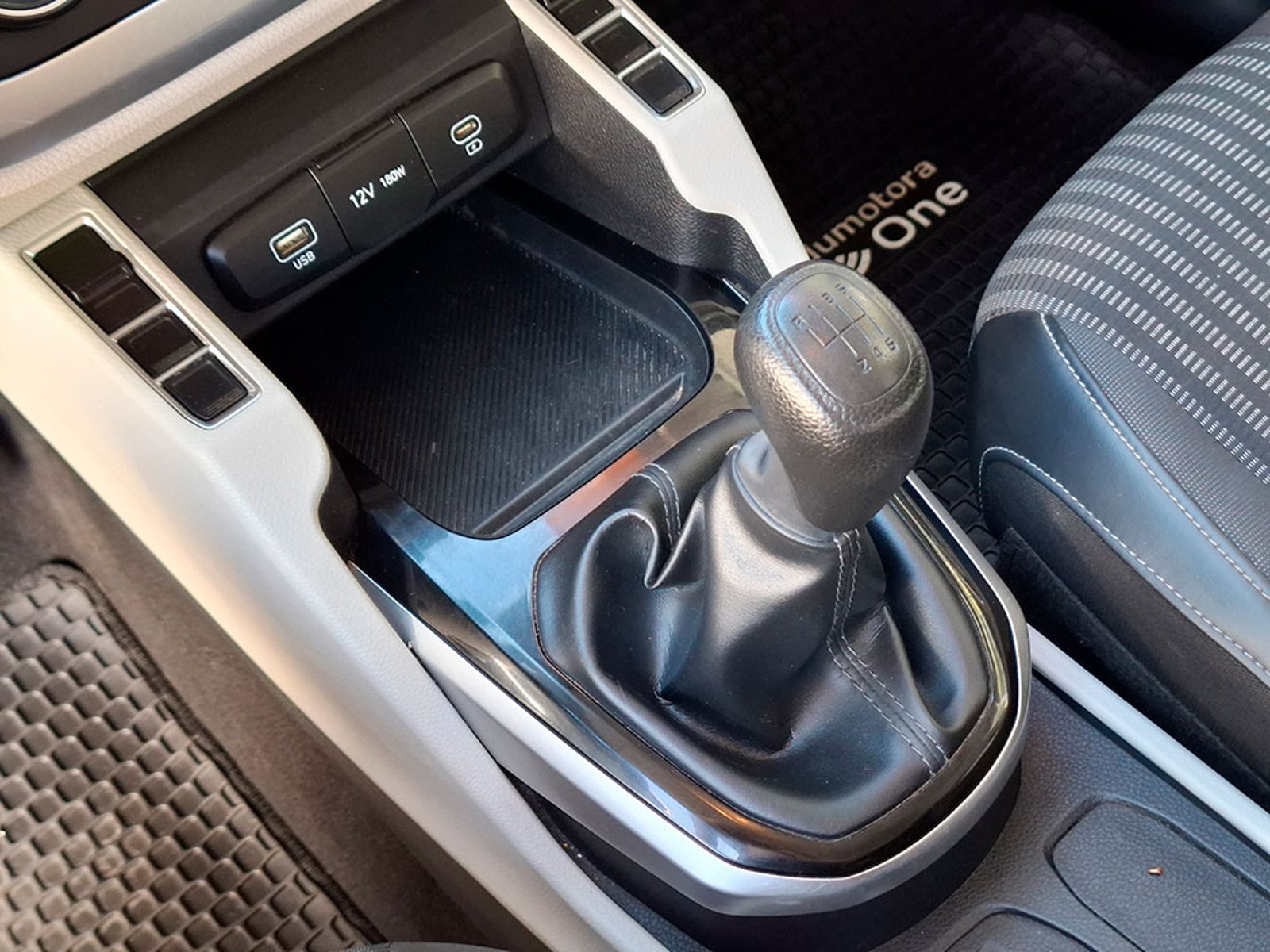 KIA CARENS LX 1.5L 6MT 7P 2024 - Imagen 17 de 20