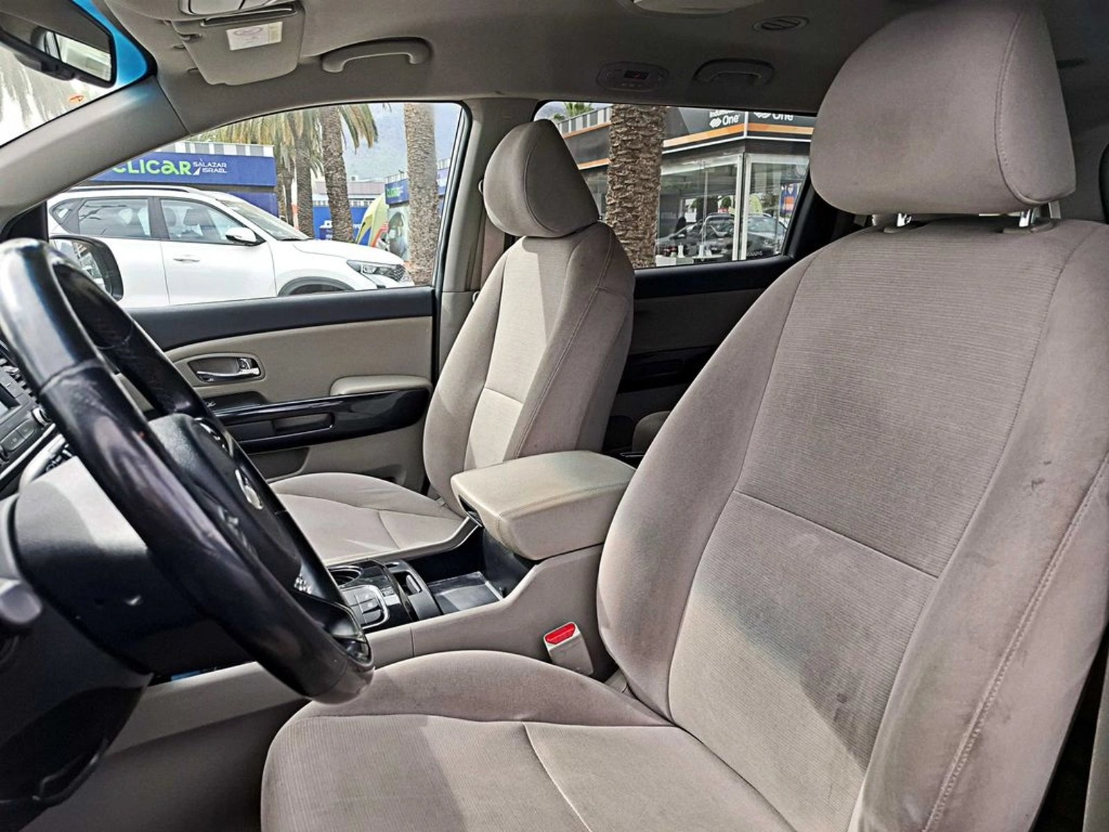 Kia GRAND CARNIVAL EX 3.3 AT 2018 - Imagen 10 de 19