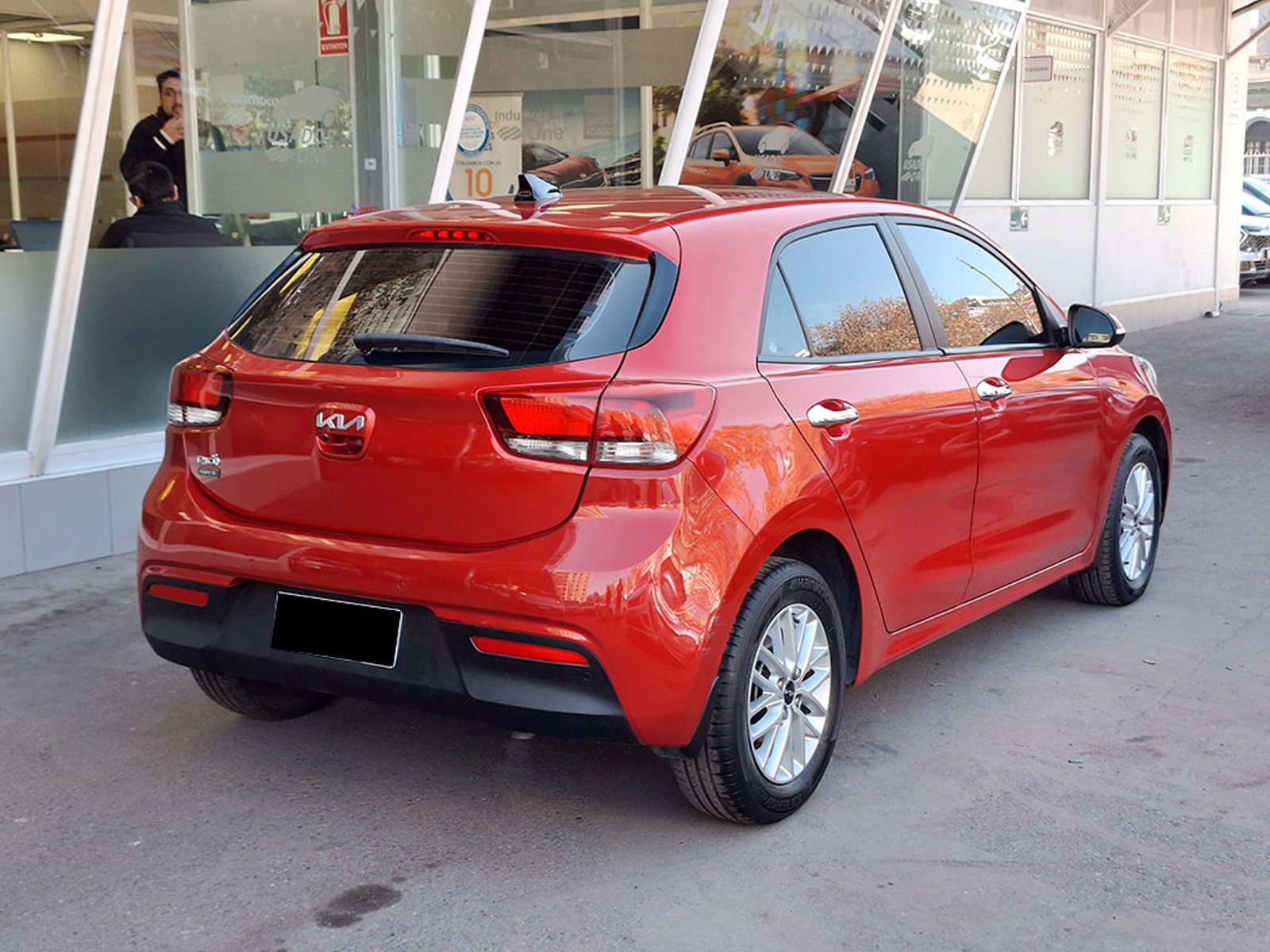 KIA RIO 5 EX 1.4L 6MT RI FULL 2024 - Imagen 6 de 20