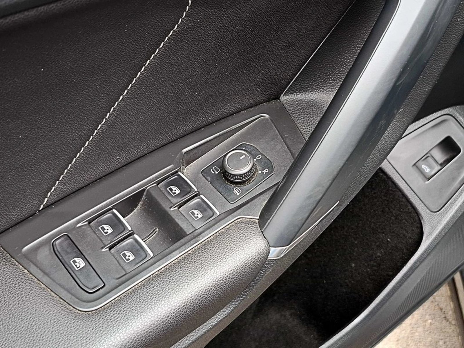 Volkswagen TIGUAN 2.0 TSI 4MOTION 4X4 AT 5P 2019 - Imagen 11 de 20
