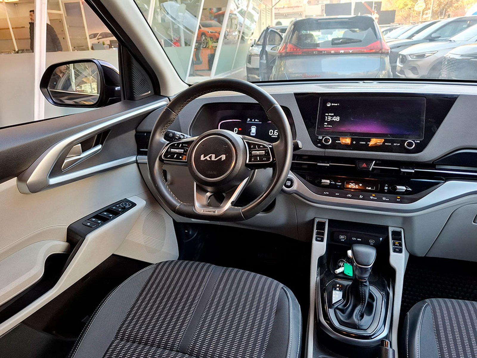KIA CARENS 1.4 EX 7DCT TURBO-GDI FULL 7P 2024 - Imagen 9 de 20