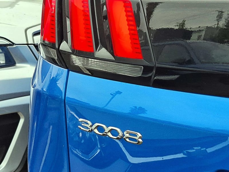 Peugeot 3008 1.5 ACTIVE PACK BLUEHDI 130 4X2 MT6 5P 2023 - Imagen 7 de 17
