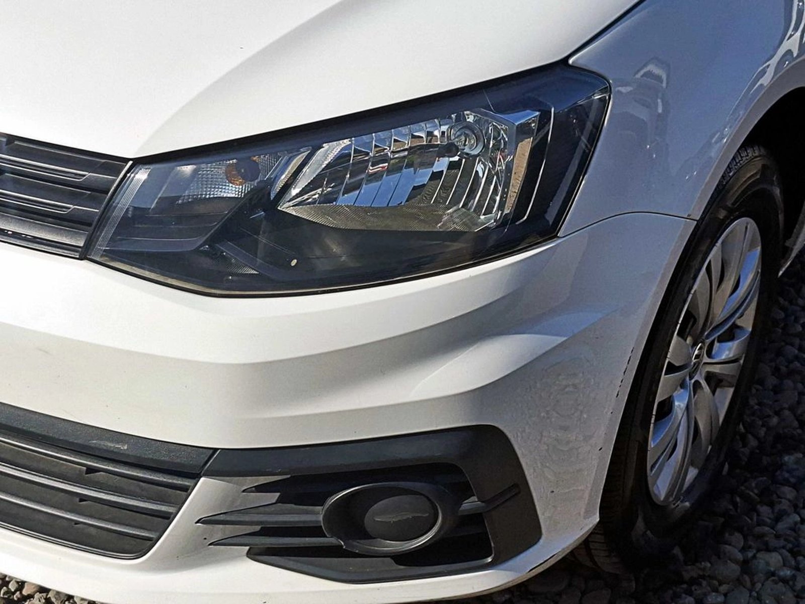 VOLKSWAGEN GOL MSI 1.6  4X2  MT 5P 2018 - Foto 3 de 17