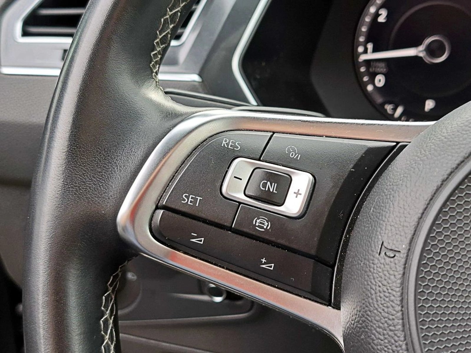Volkswagen TIGUAN 2.0 TSI 4MOTION 4X4 AT 5P 2019 - Imagen 17 de 20