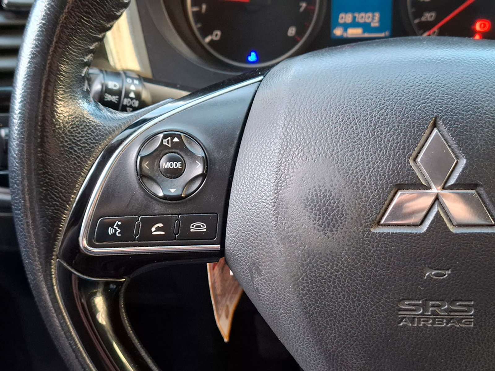 MITSUBISHI OUTLANDER 2.0 MT 2018 - Imagen 11 de 20