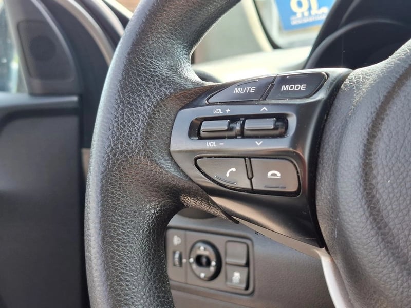 Kia SOLUTO 1.4 2023 - Imagen 14 de 18