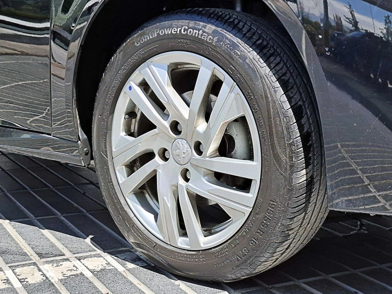 PEUGEOT 208 MT 1.2 2023 - Foto 4 de 17