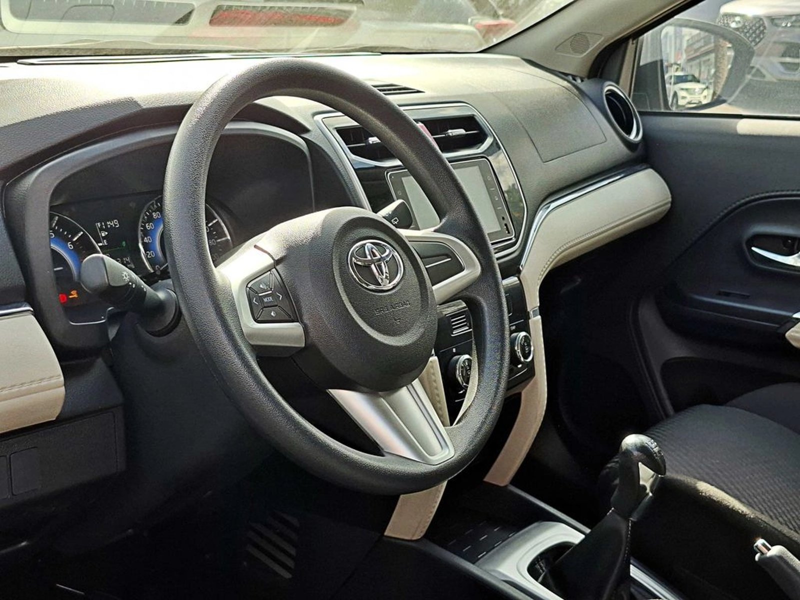 Toyota RUSH 1.5 XLI 4X2 MT 5P 2022 - Imagen 9 de 18