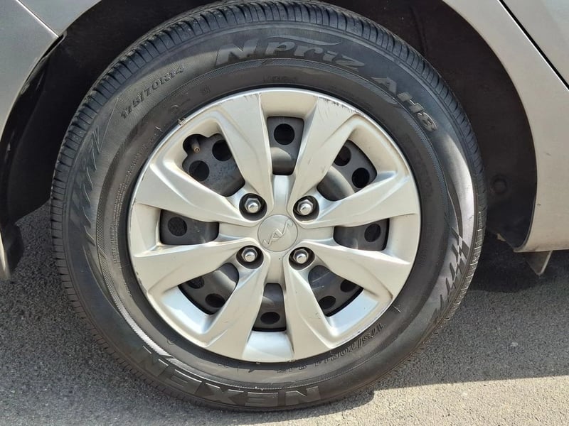 Kia SOLUTO 1.4 2023 - Imagen 5 de 18