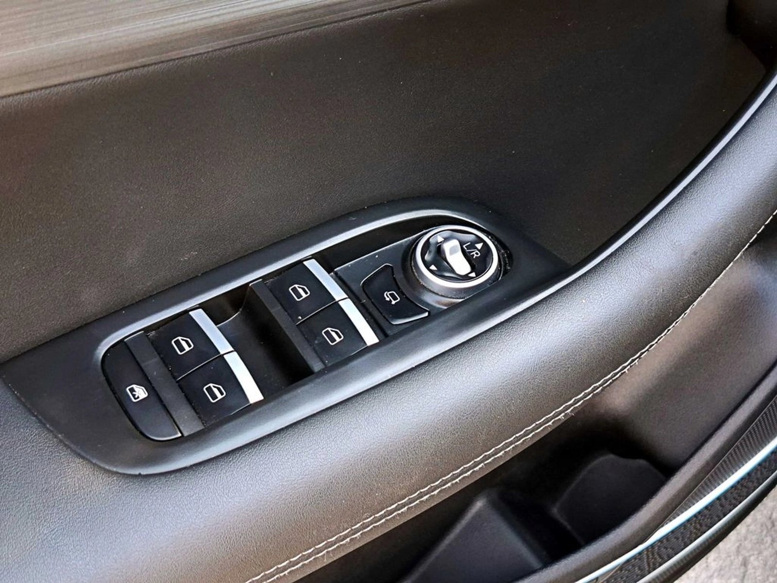 Chery TIGGO 7 PRO 1.5T GLX 4X2 CVT AT 5P 2023 - Imagen 10 de 19