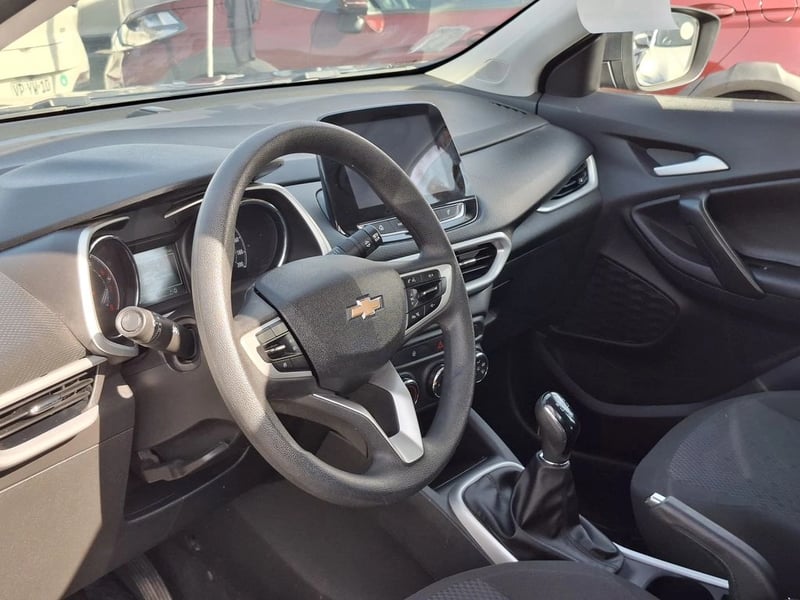 Chevrolet TRACKER 1.2T LS MT 5P 2022 - Imagen 8 de 18