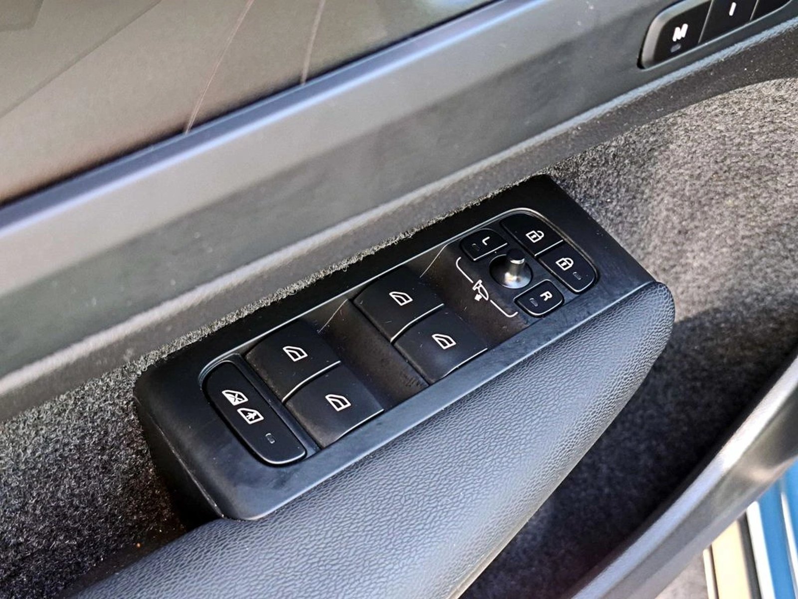 VOLVO XC40 T5 HYBRID R DESIGN 1.5 AT 2023 - Imagen 9 de 17
