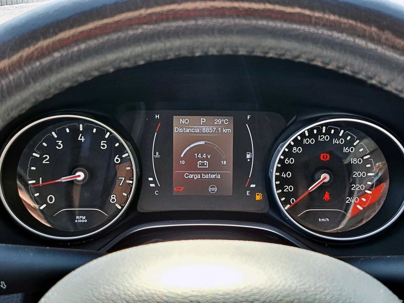 JEEP COMPASS 2.4 LONGITUDE 4X4 5P 2019 - Imagen 16 de 20