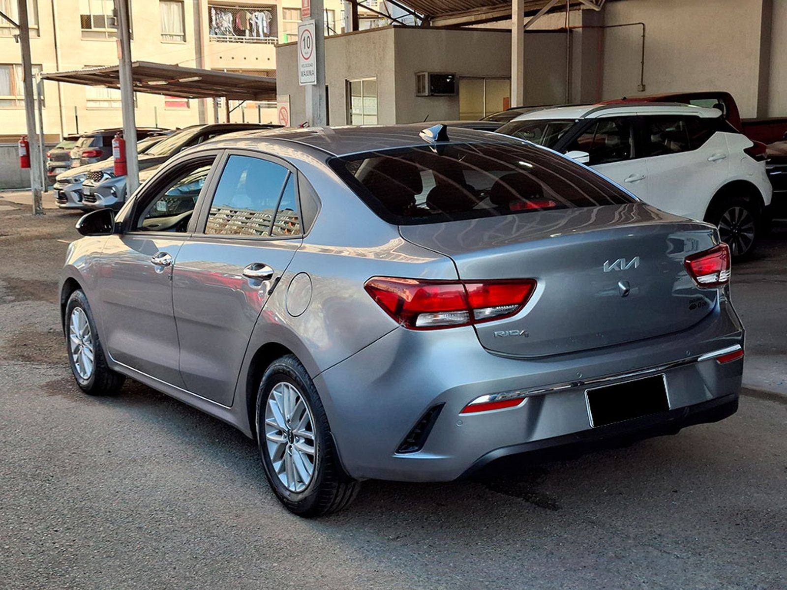 Kia RIO 4 EX 1.4L 6MT CI FULL 2023 - Imagen 4 de 20