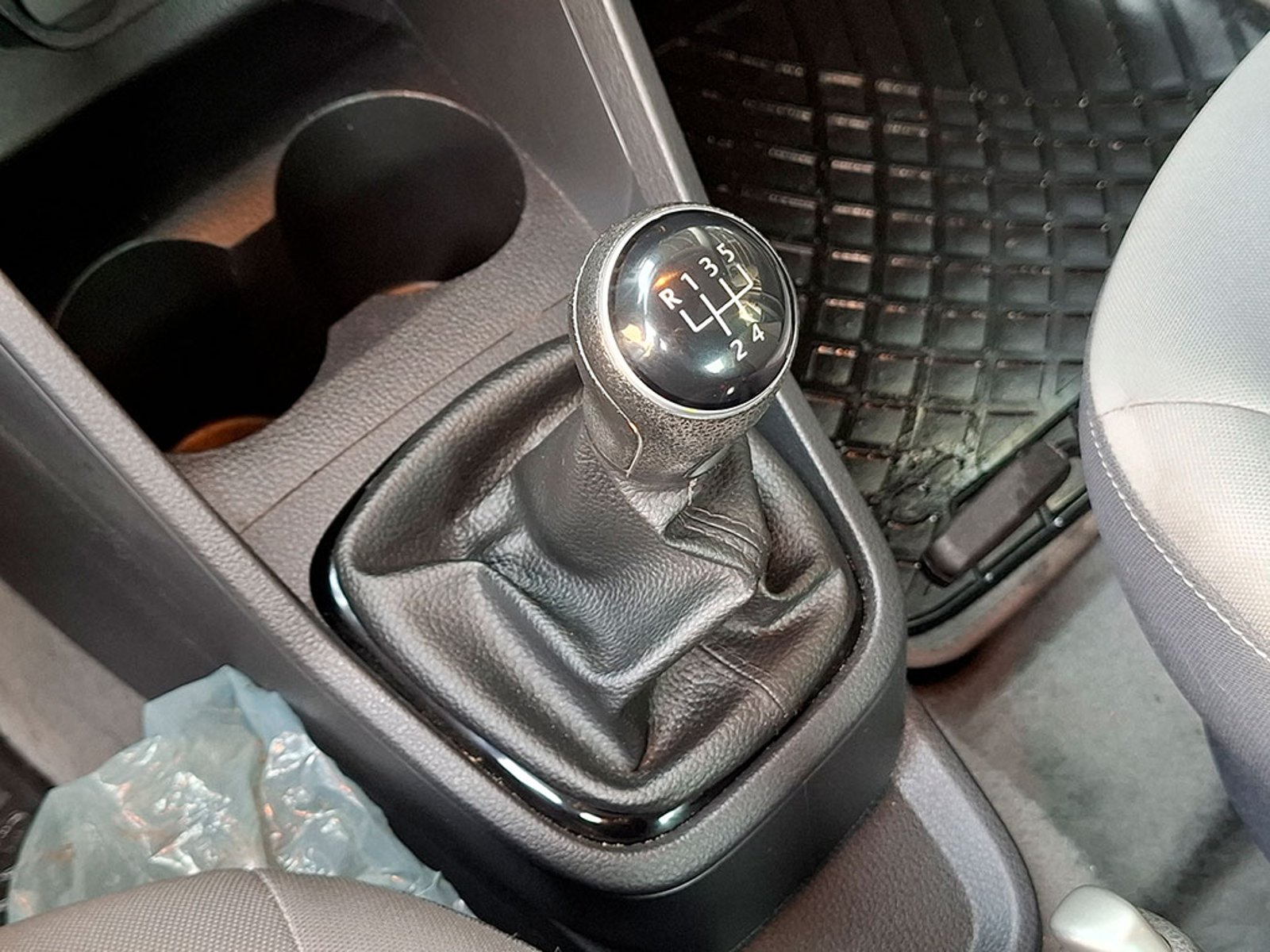 VOLKSWAGEN VOYAGE 1.6 HIGHLINE MT 2022 - Imagen 16 de 20