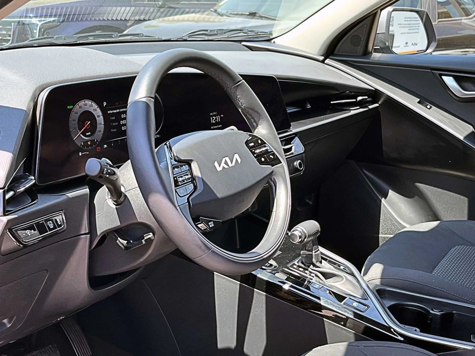 KIA NIRO 1.6L GDI LX HEV AT 5P 2024 - Imagen 8 de 15