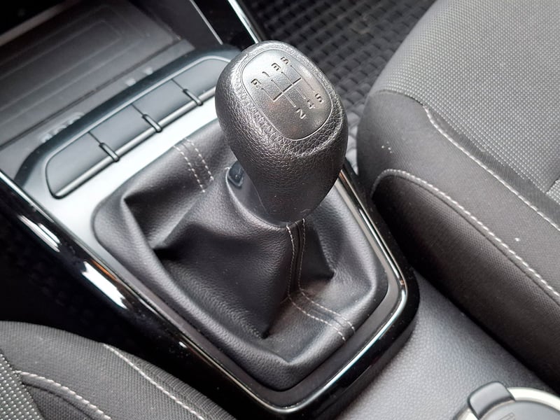 Kia RIO 5 EX 1.6L 6MT FULL 2021 - Imagen 17 de 20