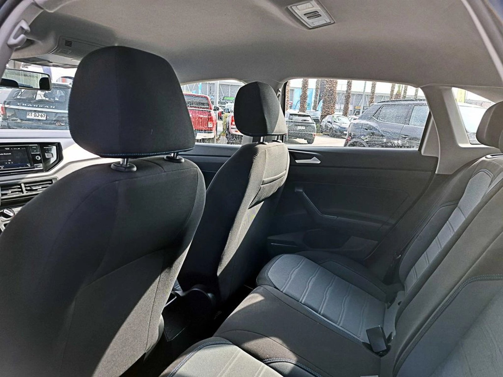 VOLKSWAGEN NIVUS 1.0 TSI HIGHLINE AT 2023 - Imagen 13 de 19