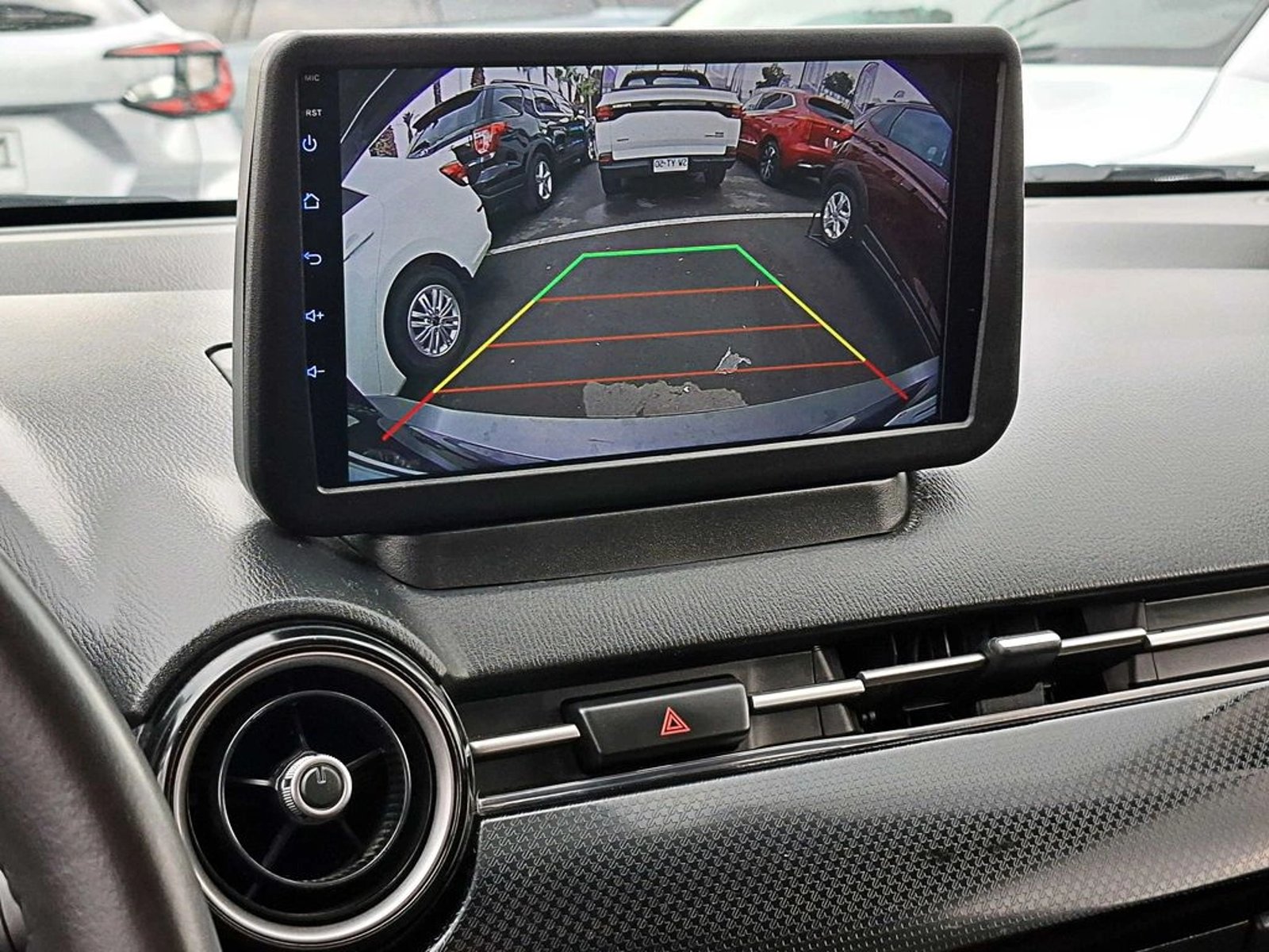 Mazda 2 SEDAN 1.5 V 4X2 6AT 4P 2020 - Imagen 15 de 17