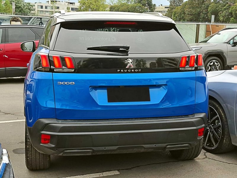 Peugeot 3008 1.5 ACTIVE PACK BLUEHDI 130 4X2 MT6 5P 2023 - Imagen 6 de 17