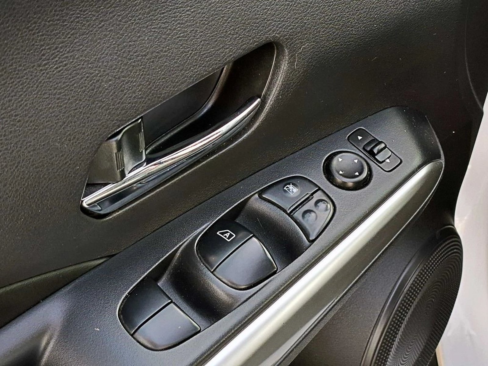 Nissan KICKS 1.6  AT 2018 - Imagen 9 de 17