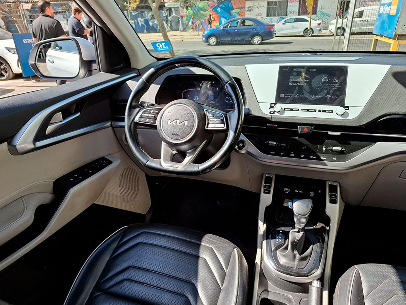 Kia CARENS EX 1.5 AUT 2023 - Imagen 8 de 20