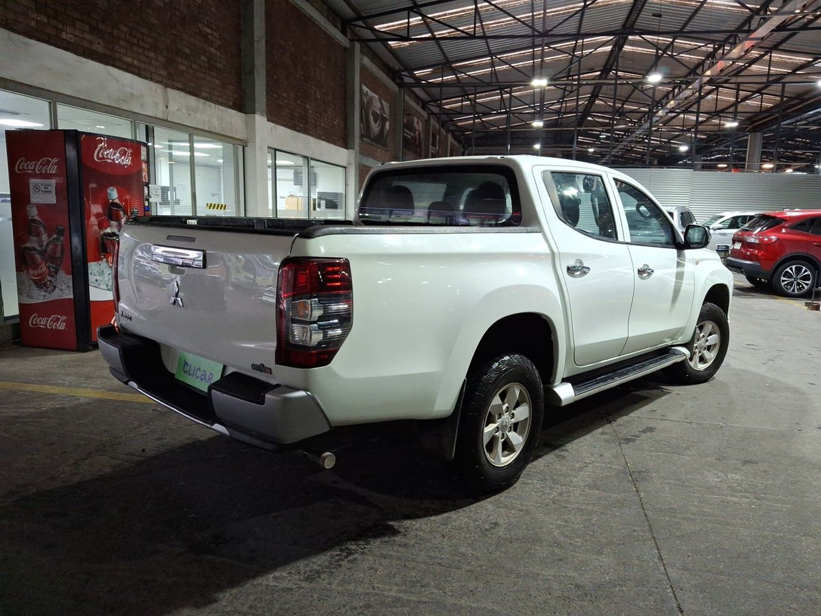 Mitsubishi L200 2.4 Katana Crt Diesel Dob. Cab. 4x4 Mt 4p 2024 - Imagen 8 de 8