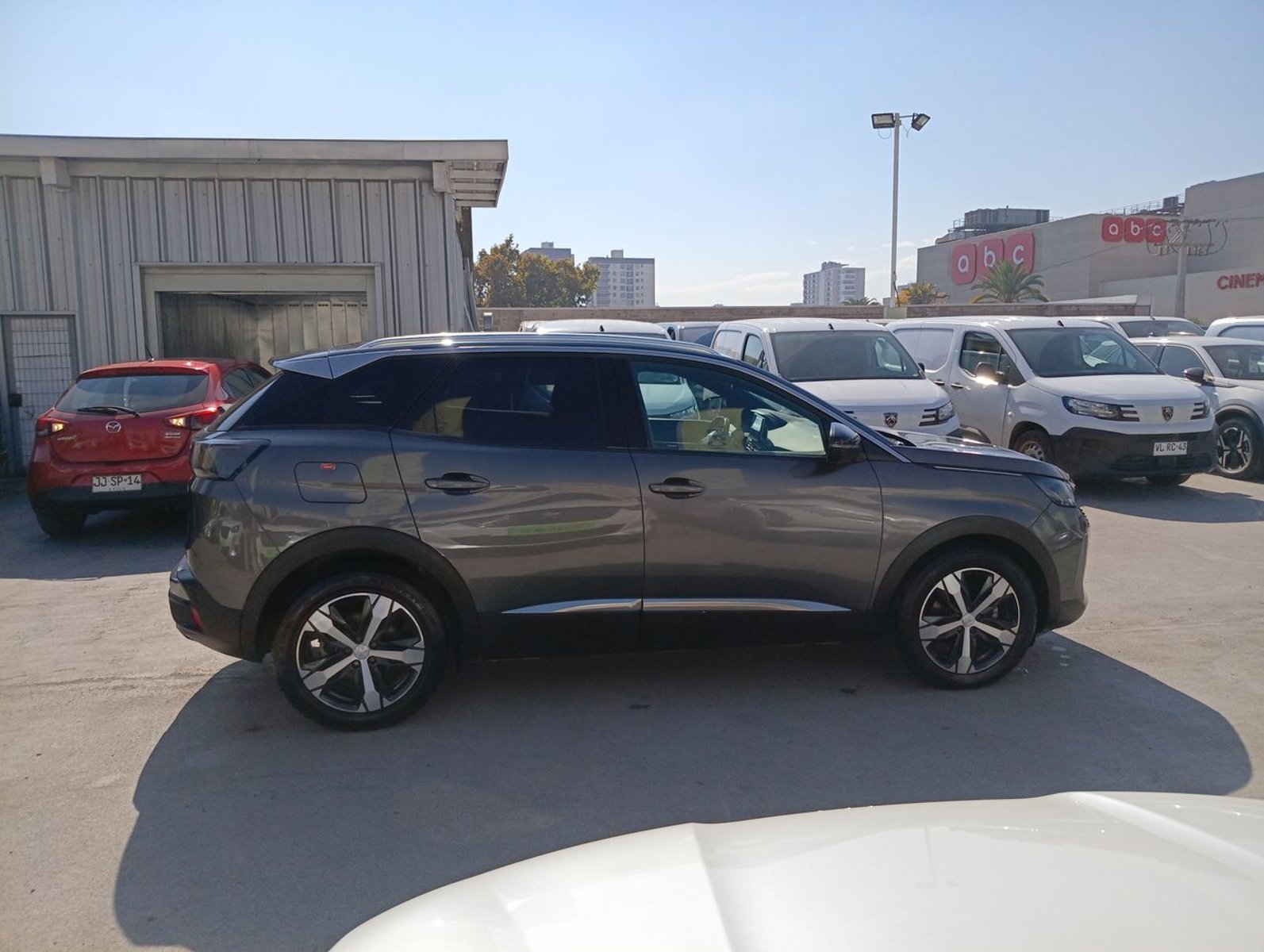 Peugeot 3008 1.5 Allure Pack Bluehdi 130 4x2 Eat8 5p 2024 - Imagen 8 de 8