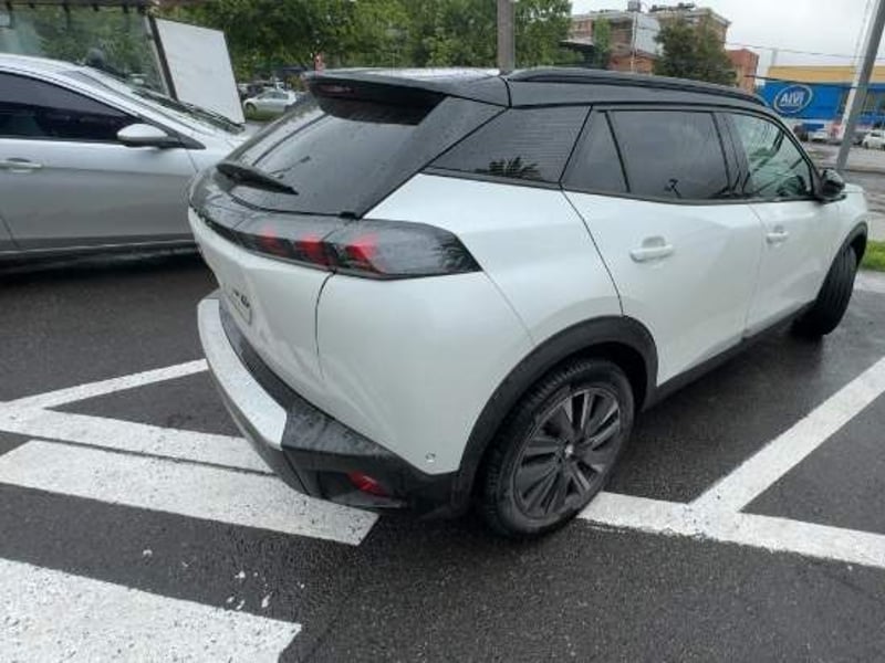 Peugeot 2008 1.5 Gt Line Bluehdi Diesel 130 4x2 Eat8 5p 2023 - Imagen 4 de 5