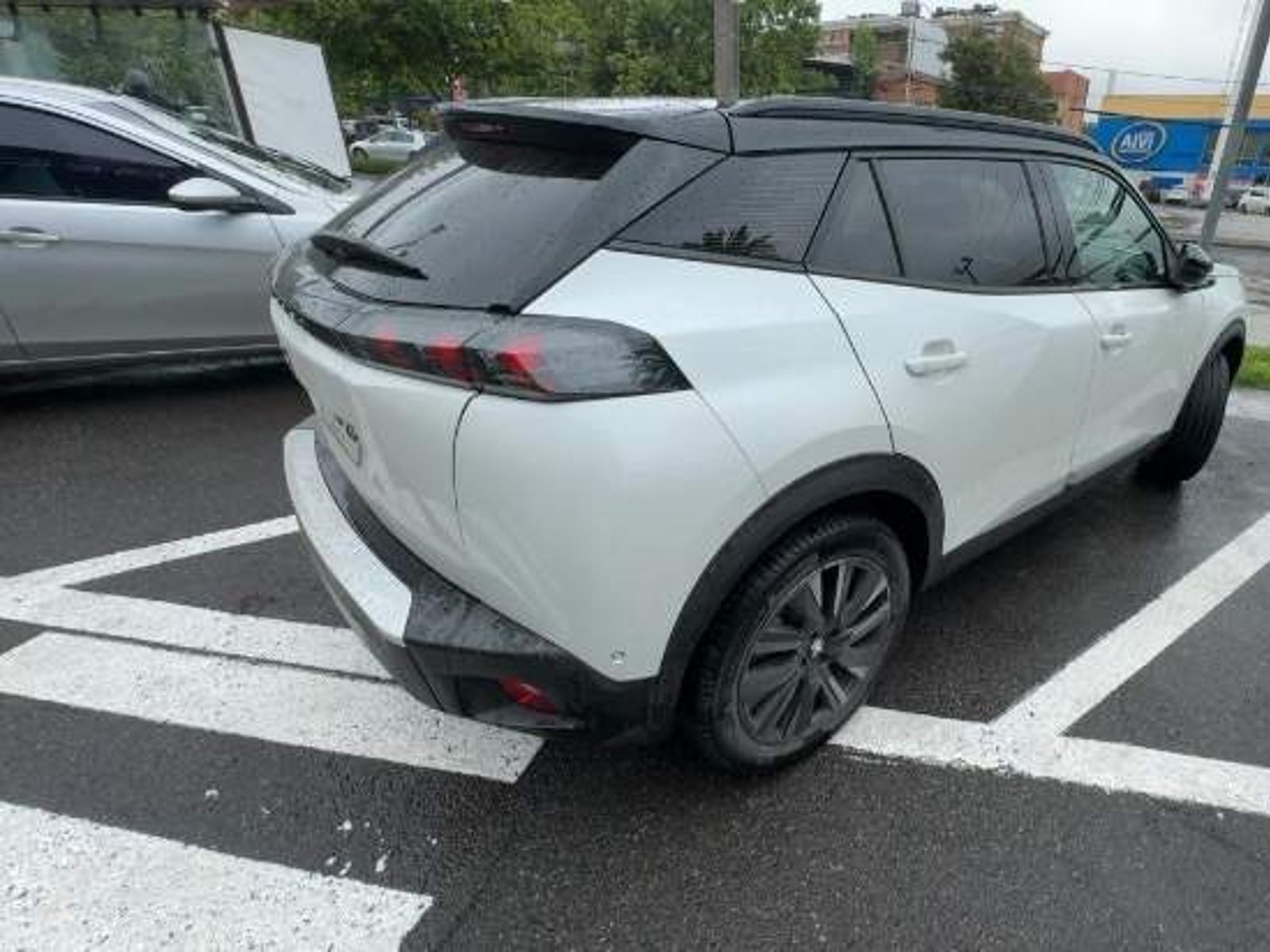 Peugeot 2008 1.5 Gt Line Bluehdi Diesel 130 4x2 Eat8 5p 2023 - Foto 4 de 5