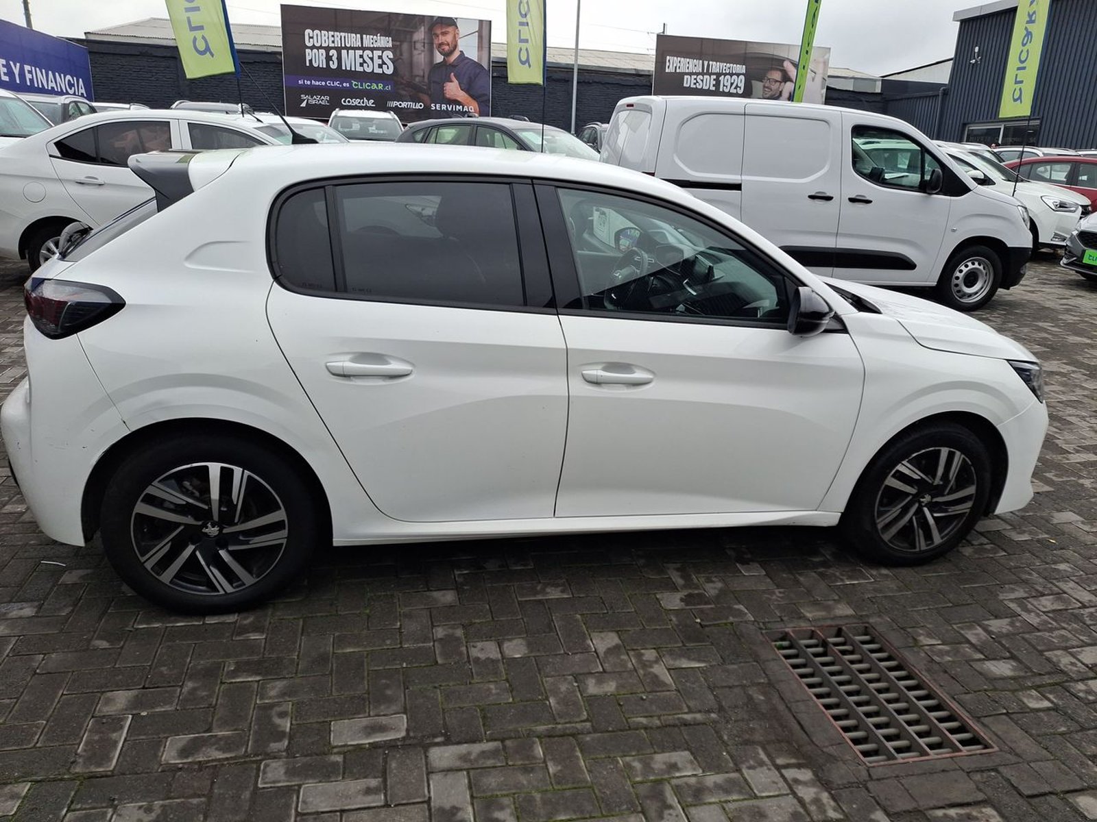 Peugeot 208 1.2 Puretech Allure Pack 130 4x2 Eat8 5p 2024 - Imagen 7 de 8