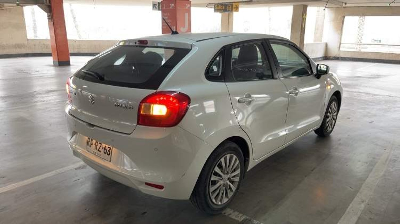 Suzuki Baleno 1.4 Gl 4x2 Hb Mt 5p 2022 - Imagen 4 de 5