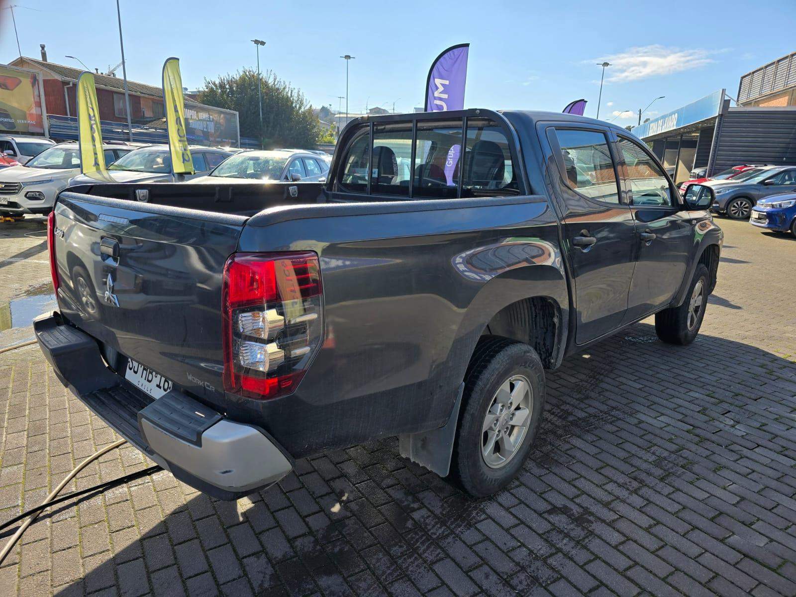 Mitsubishi L200 2.4 Work Cr Diesel Dob. Cab. 4x2 Mt 4p 2023 - Foto 4 de 8