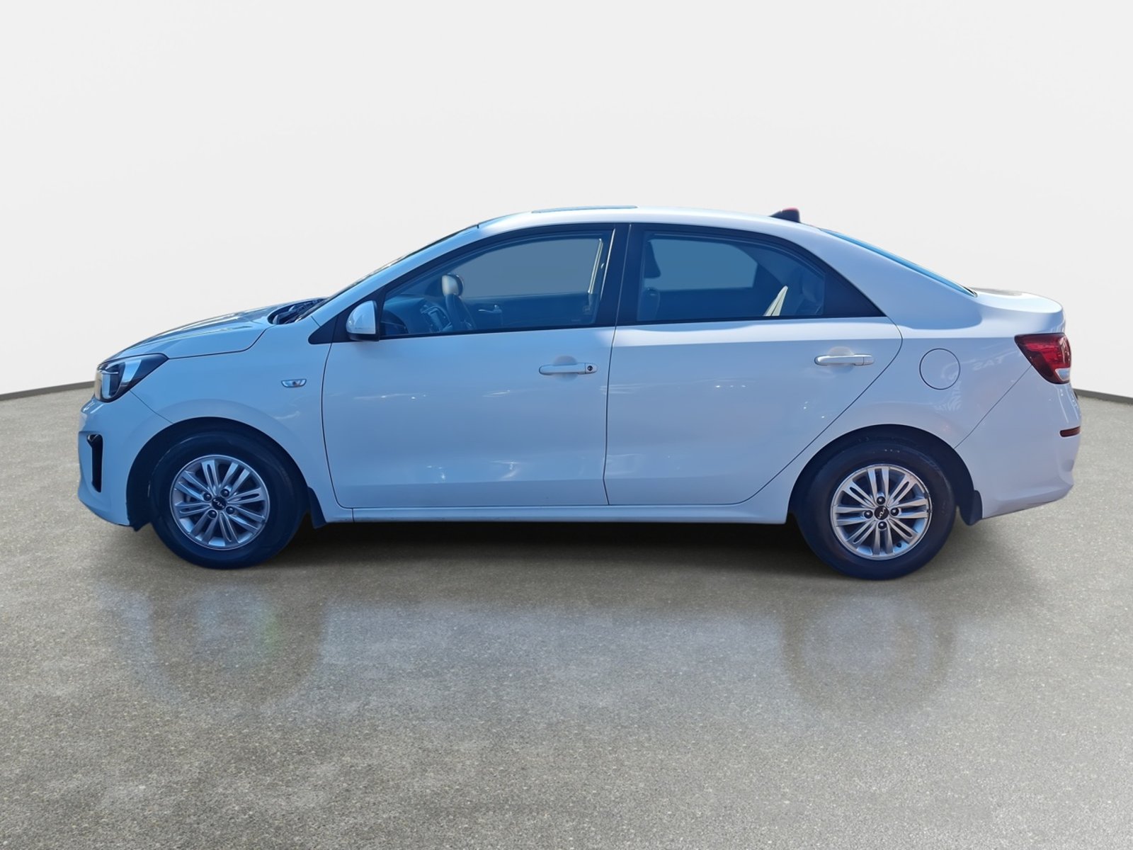 Kia Soluto 1.4 Ex Full 4x2 Srf Mt 4p 2025 - Foto 4 de 8