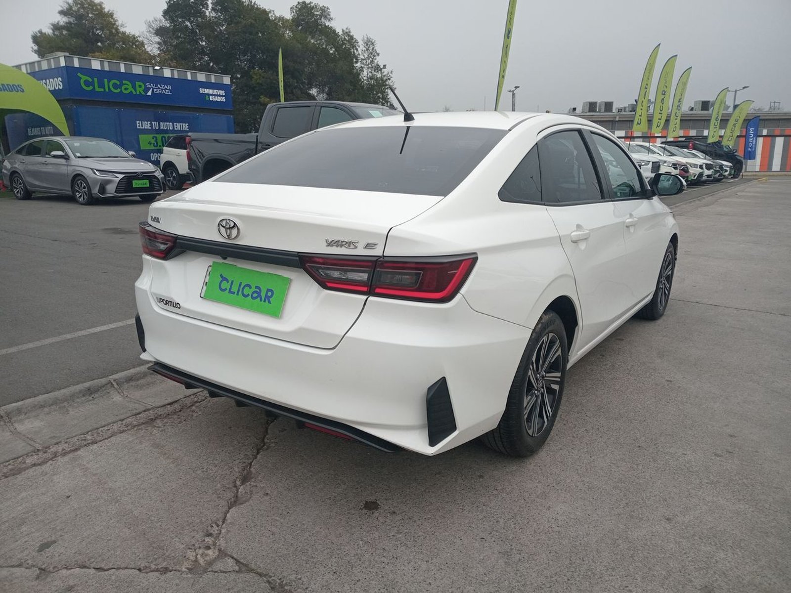 Toyota Yaris 1.5 E 4x2 Sdn Mt 4p 2023 - Imagen 6 de 8