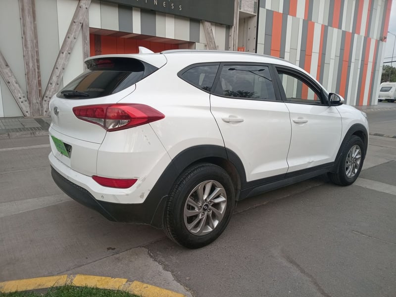 Hyundai Tucson 2.0 Gl Advance 4x2 Mt 5p 2018 - Imagen 7 de 8