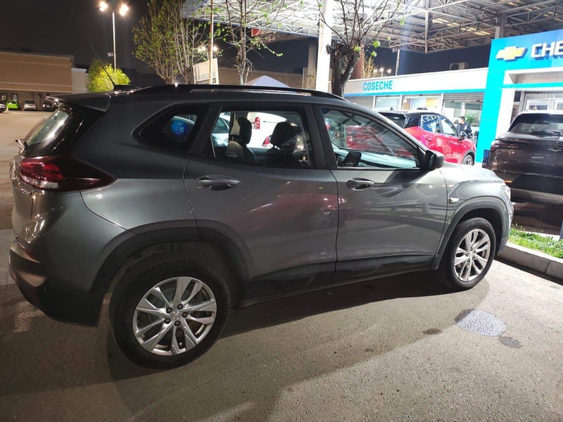 Chevrolet Tracker 1.2t Ltz R 4x2 At 5p 2024 - Imagen 3 de 5
