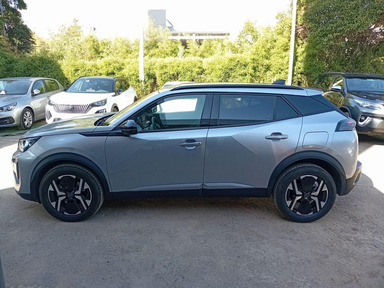 Peugeot 2008 1.5 Allure Pack Bluehdi 130hp Diesel 4x2 Eat8 5p 2024 - Foto 4 de 8