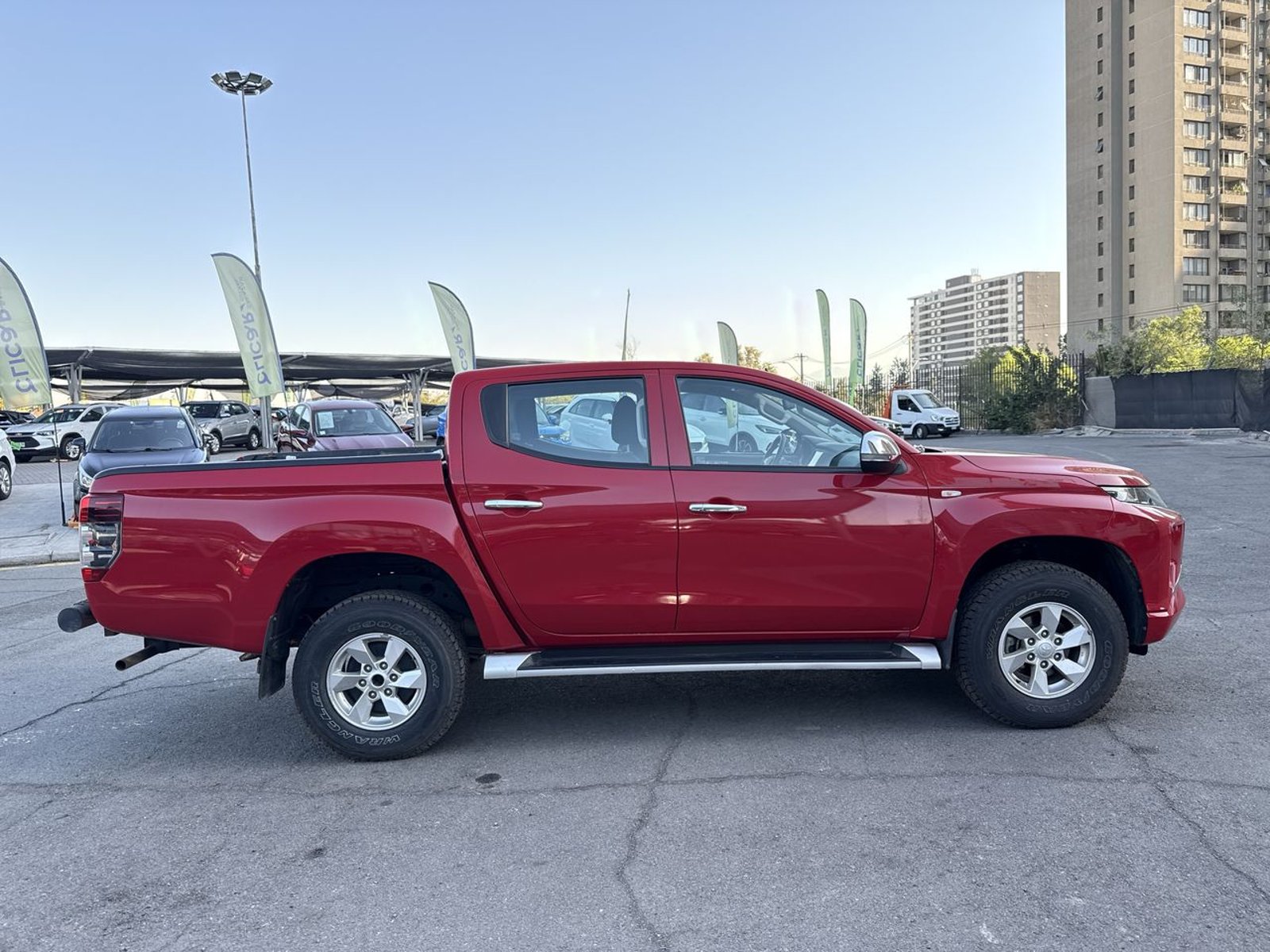 Mitsubishi L200 2.2 Katana Crt Diesel Dob. Cab. 4x4 Mt 4p 2024 - Imagen 8 de 8
