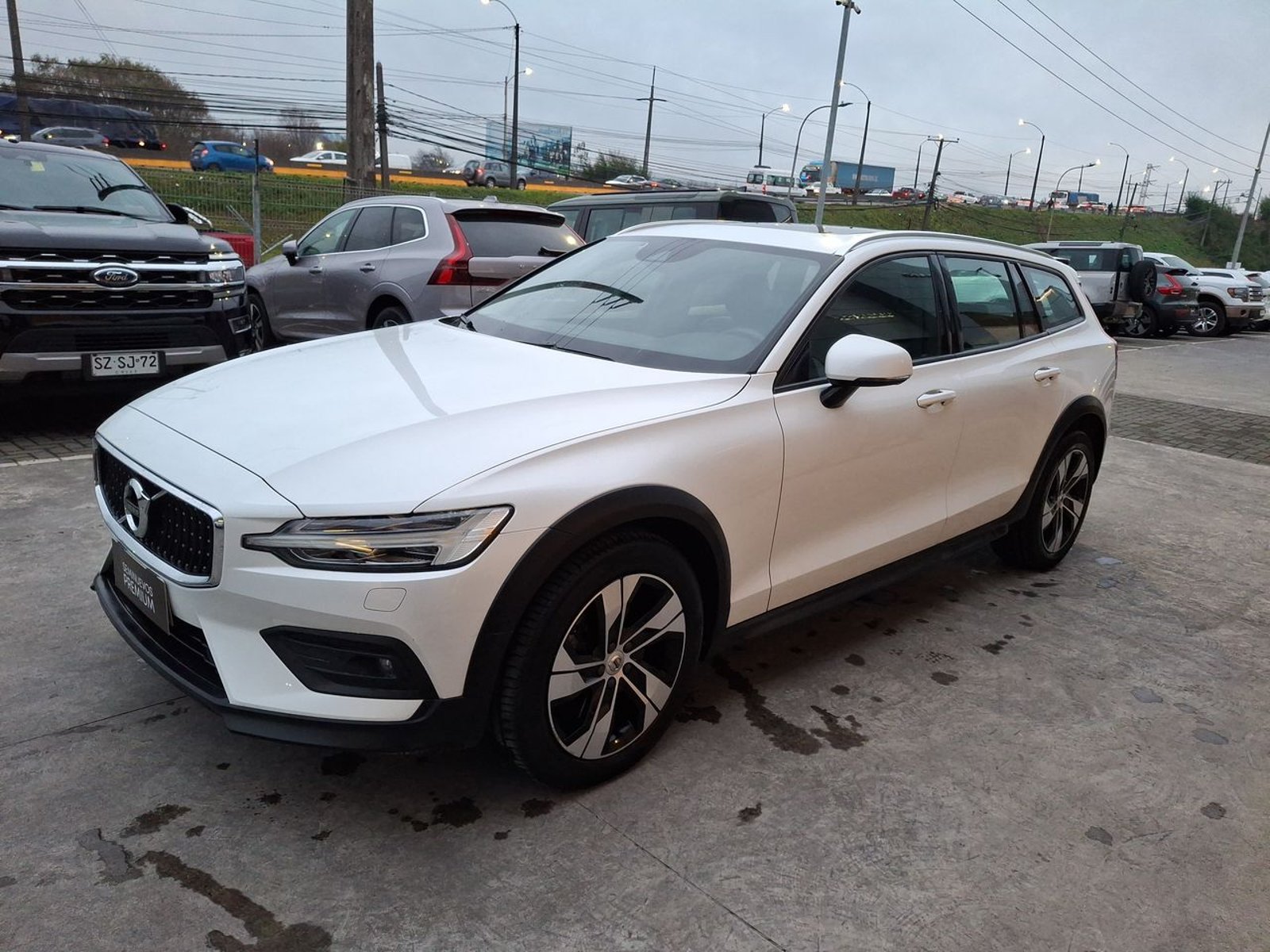 Volvo V60 2.0t Cross Country T5 Momentum Awd At 5p 2021 - Imagen 3 de 8