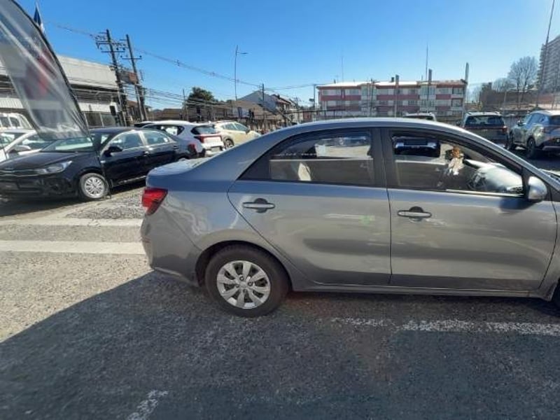 Kia Soluto 1.4 Lx 4x2 Ac Mt 4p 2021 - Imagen 3 de 5