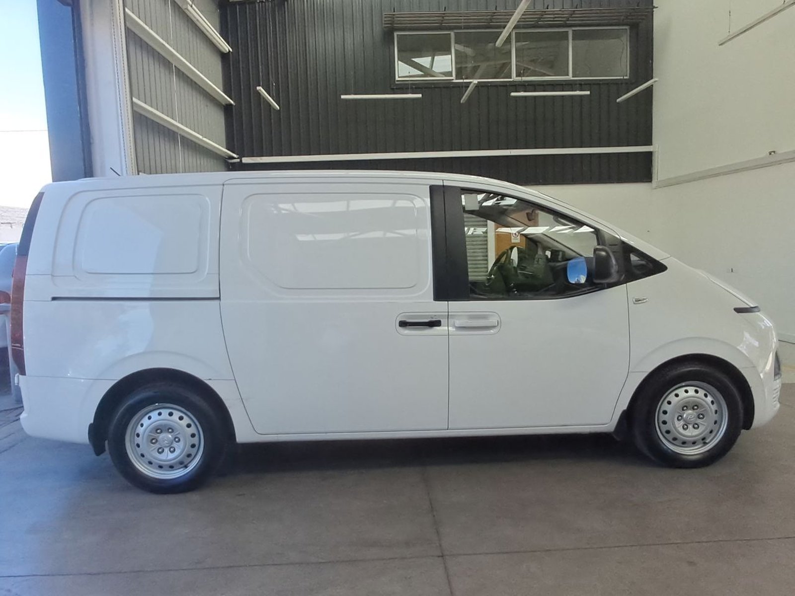 Hyundai Staria 2.2 Us4 Fg Crdi Diesel 2wd Mt 5p 2023 - Imagen 8 de 8