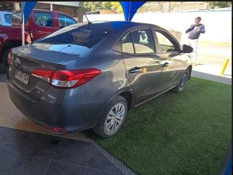 Toyota Yaris 1.5 Gli 4x2 Sdn Mt 4p 2021 - Imagen 4 de 5