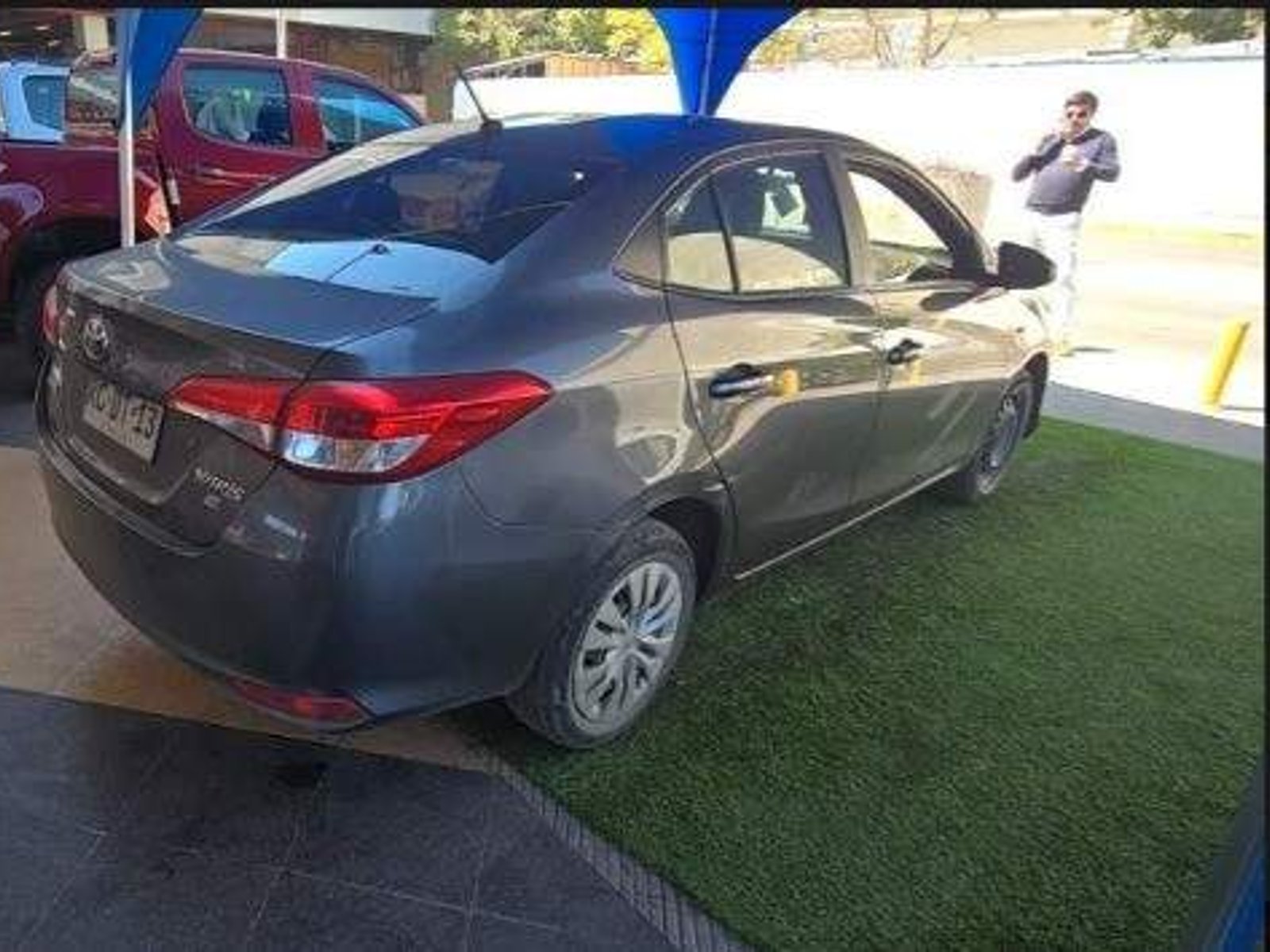 Toyota Yaris 1.5 Gli 4x2 Sdn Mt 4p 2021 - Foto 4 de 5