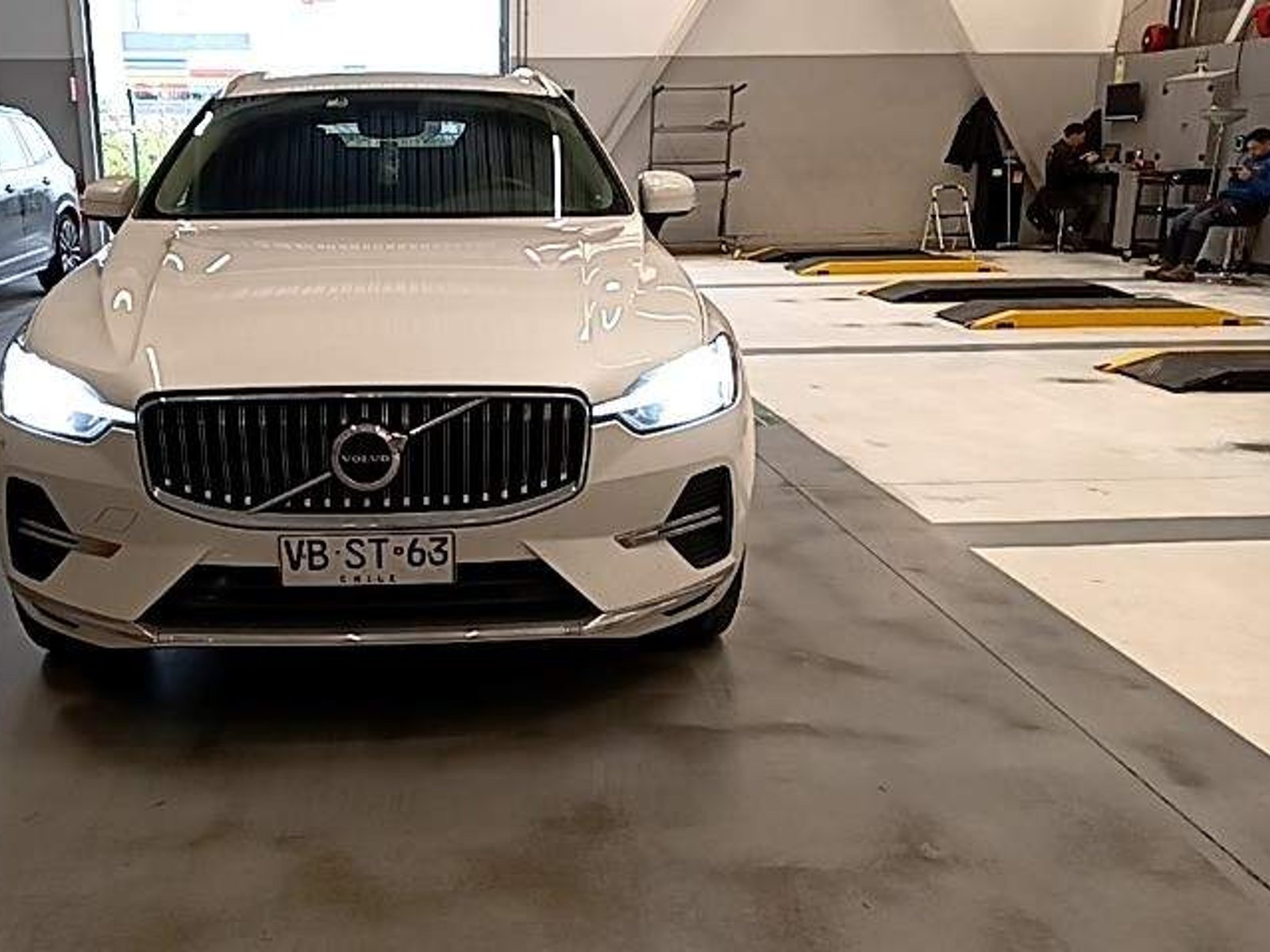 Volvo Xc60 2.0 T8 Recharge Plus Hybrid Awd At 5p 2025 - Foto 2 de 5