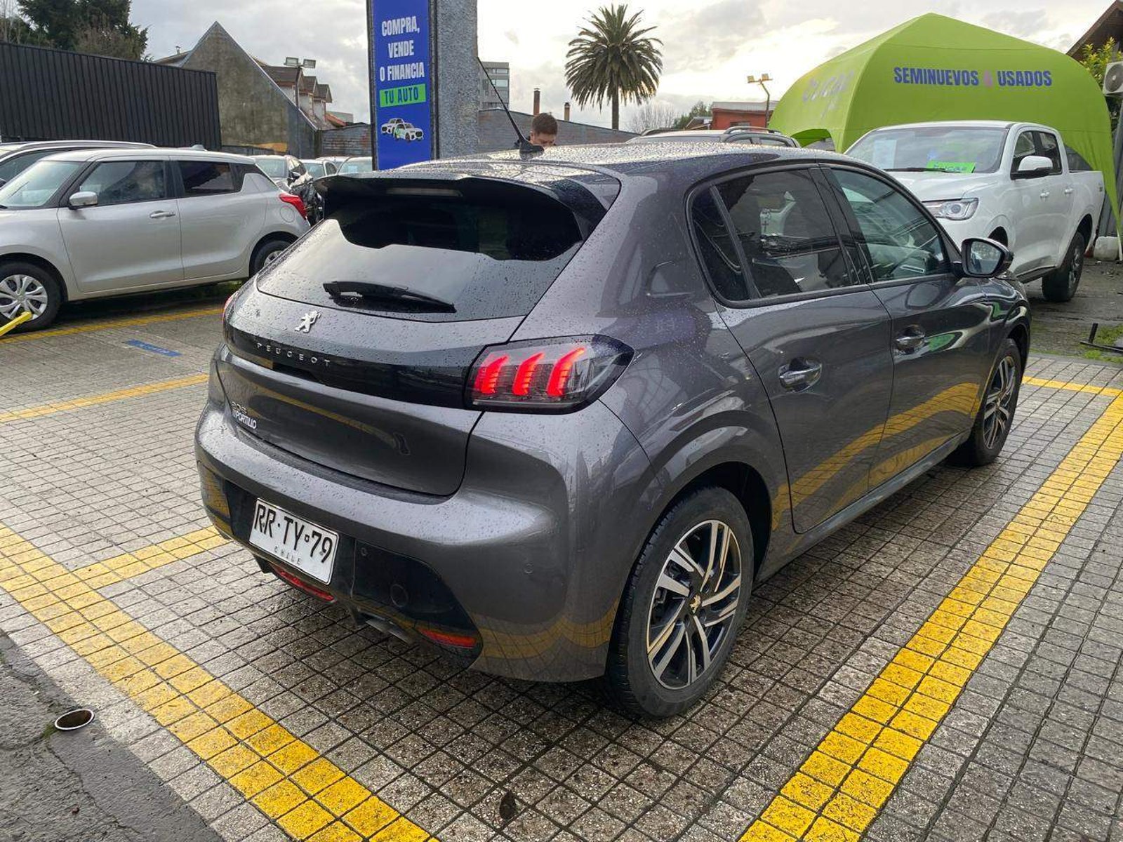 Peugeot 208 1.2 Puretech Allure Pack 4x2 130 Eat8 5p 2022 - Foto 4 de 5