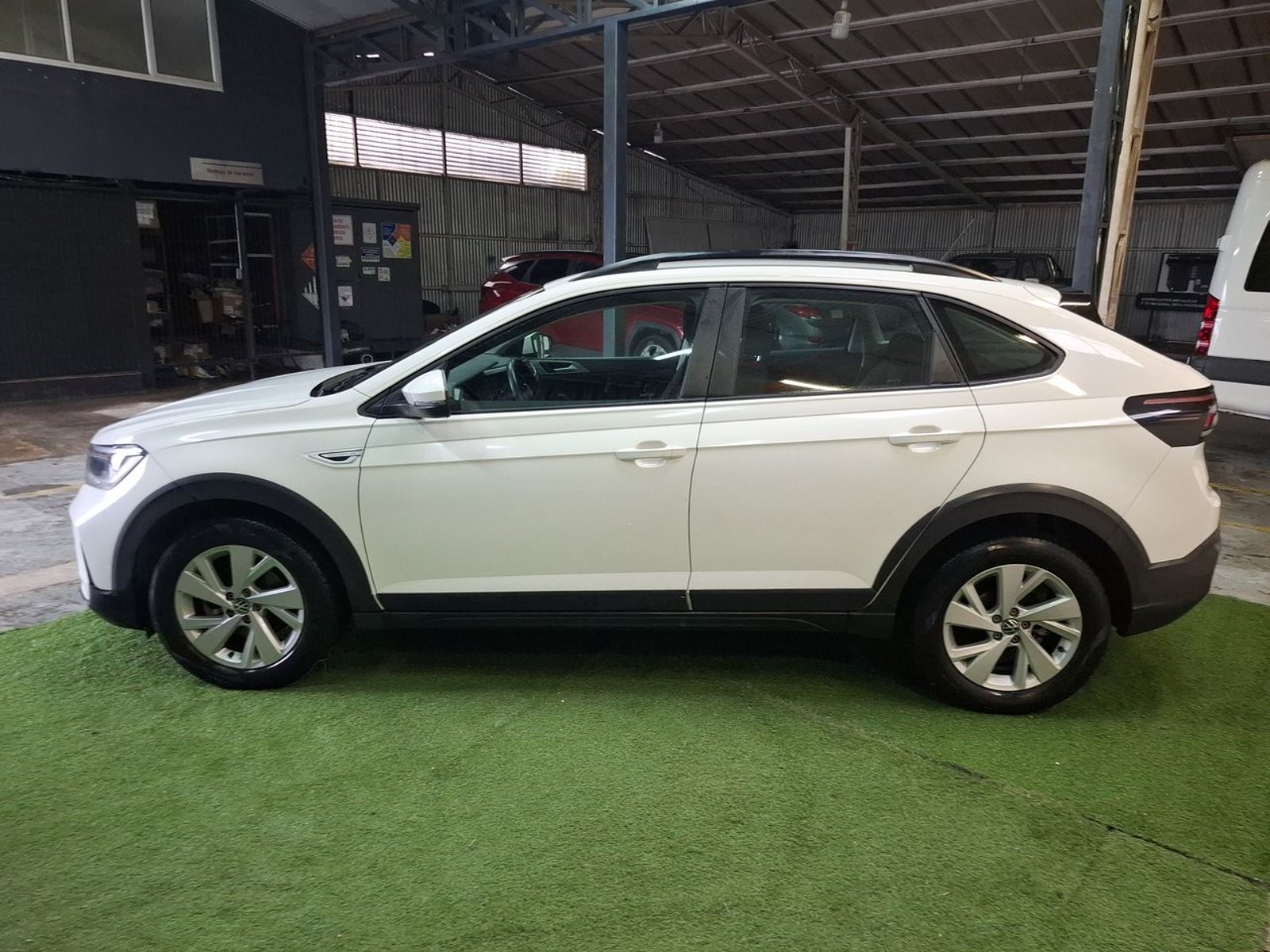 Volkswagen Nivus 1.0 Tsi Comfortline 4x2 At 5p 2023 - Foto 4 de 8