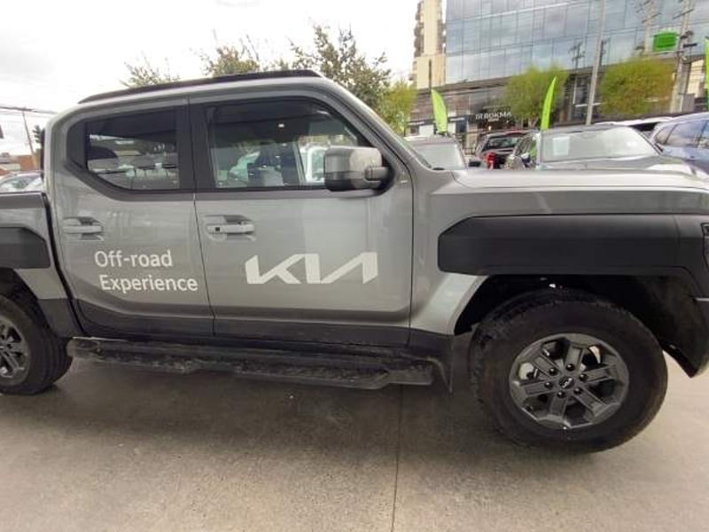 Kia Tasman 2.2t Ex Full Diesel 4x4 At 4p 2026 - Imagen 3 de 5