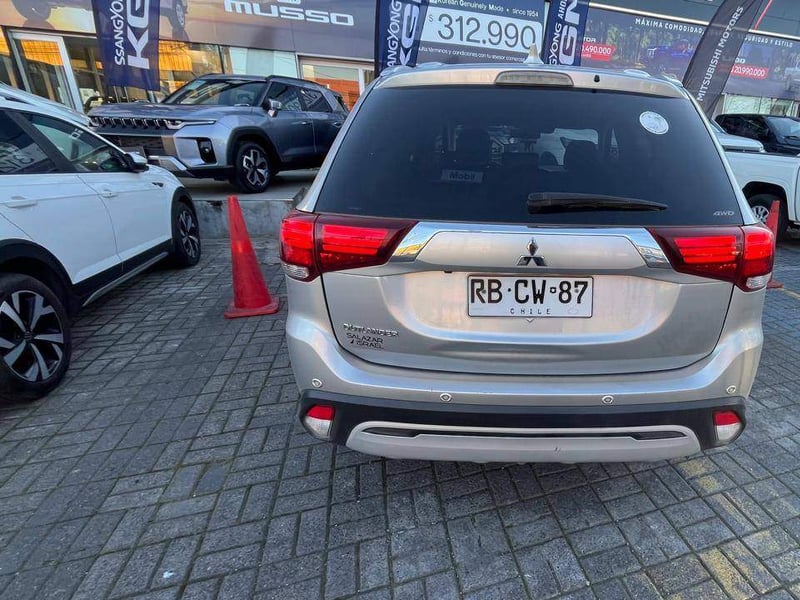 Mitsubishi Outlander 2.4 Glx 4x4 At 5p 2021 - Imagen 5 de 5